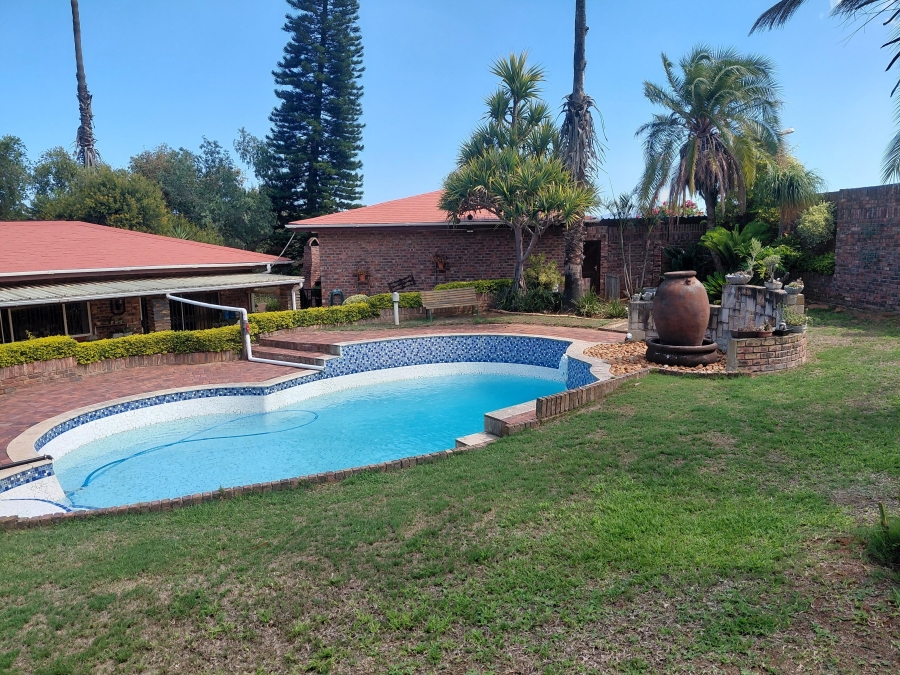 5 Bedroom Property for Sale in Vanes Estate Eastern Cape